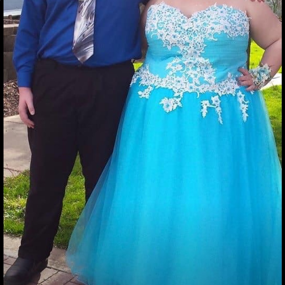 Plus Size Lace Up Dress